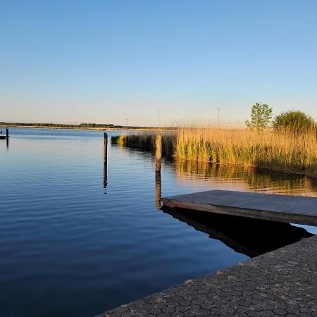 Hotel 4 Sterne Dtv Floating House Kröslin Esterno foto