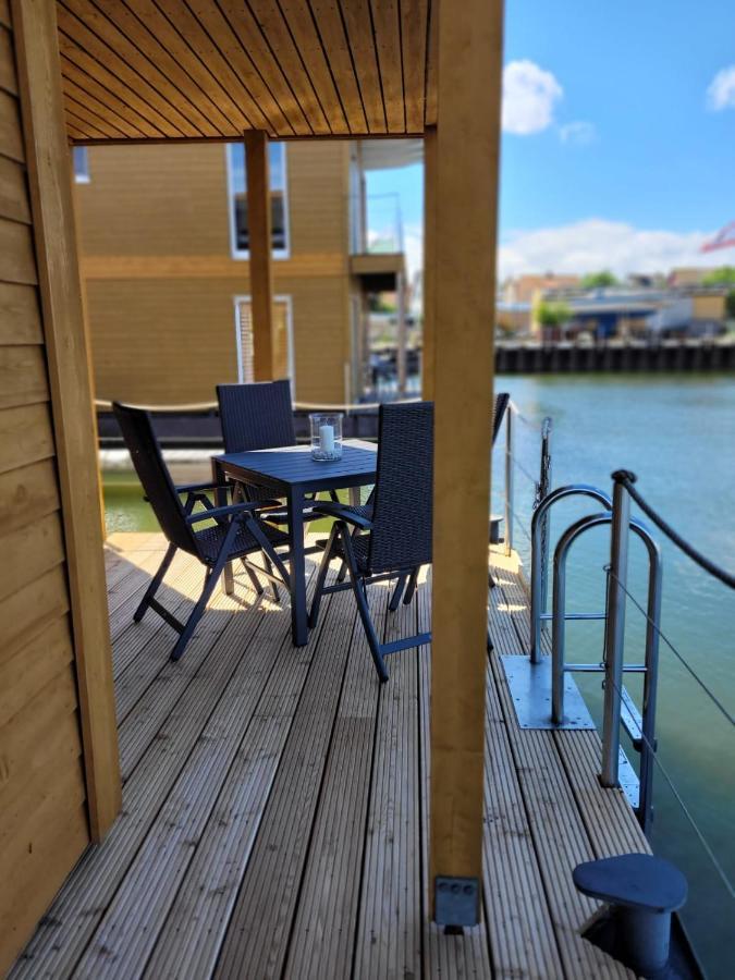 Hotel 4 Sterne Dtv Floating House Kröslin Esterno foto